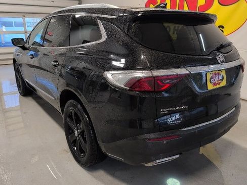 Used 2023 Buick Enclave Essence image 3