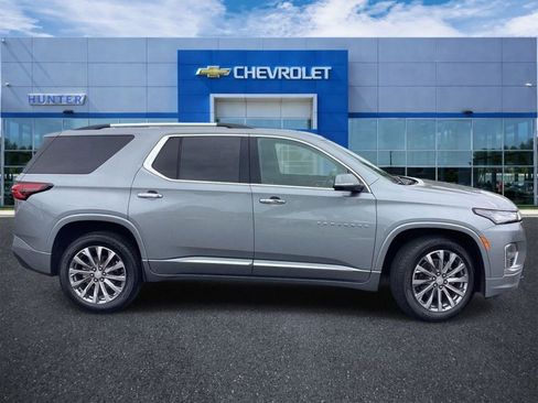 Used 2023 Chevrolet Traverse Premier FWD image 5