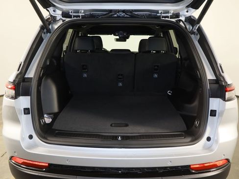 New 2025 Jeep Grand Cherokee Limited image 18