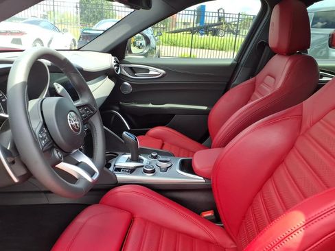 Used 2023 Alfa Romeo Giulia Veloce RWD image 24