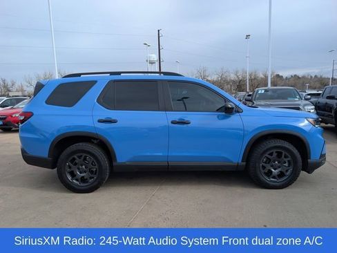 Used 2025 Honda Pilot TrailSport image 2