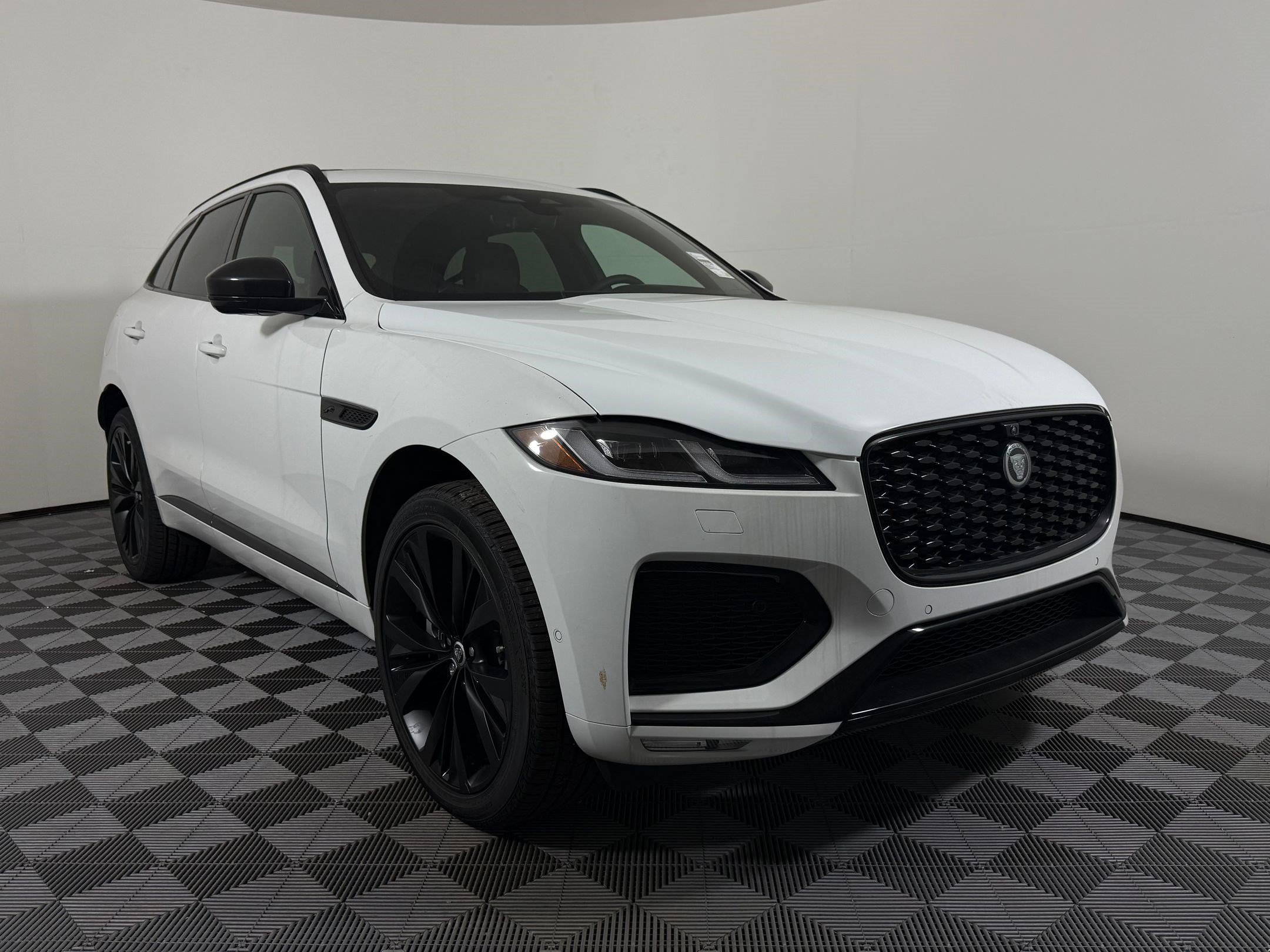 New 2026 Jaguar F-PACE R-Dynamic S AWD/4WD image 7
