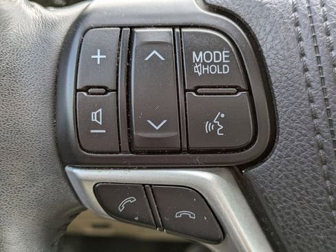 Used 2018 Toyota Highlander Limited Platinum FWD image 25