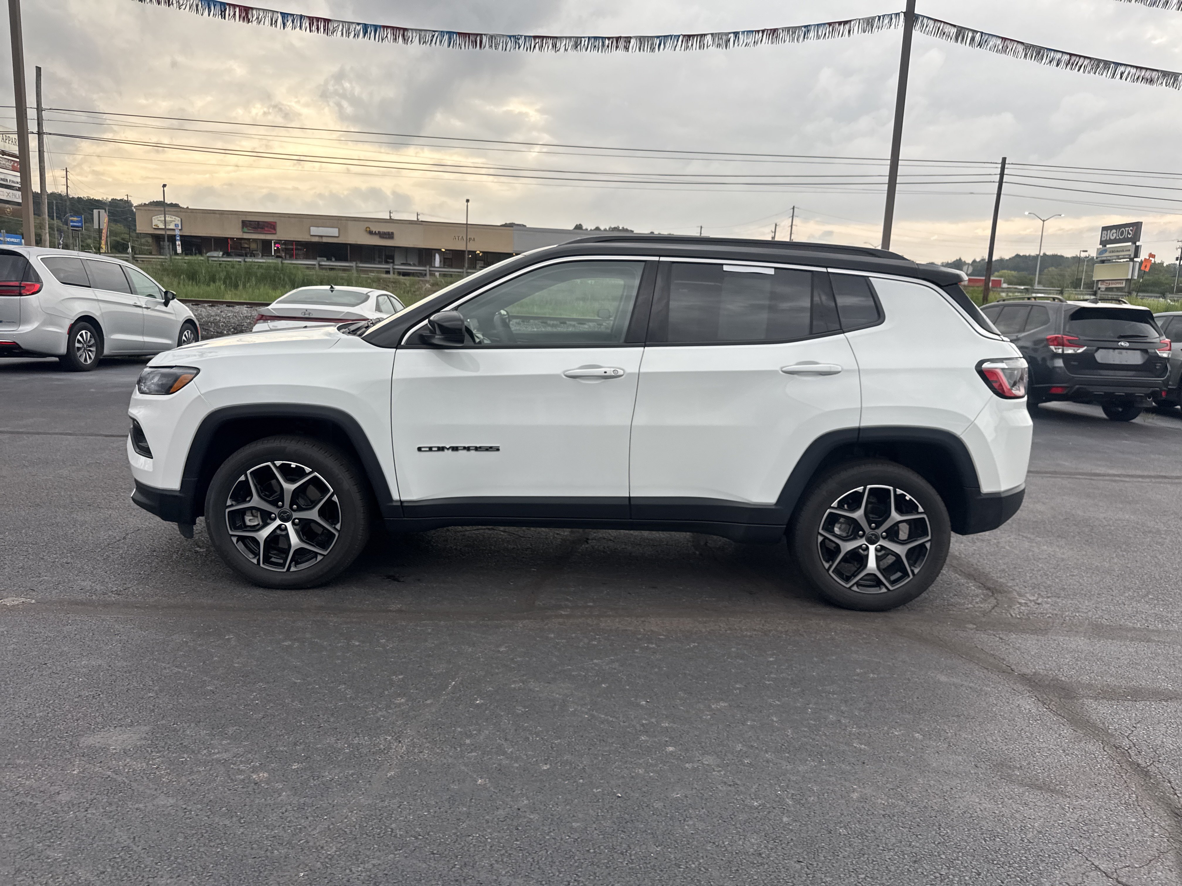 Used 2026 Jeep Compass Limited AWD/4WD image 7
