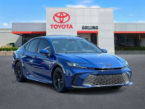 Used 2025 Toyota Camry SE w/ Multimedia Upgrade Package FWD image 7