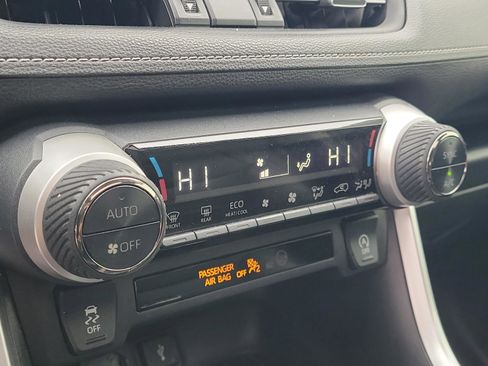 Used 2020 Toyota RAV4 XLE Premium image 26