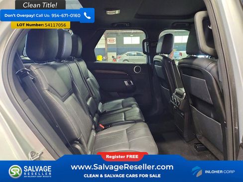 Used 2017 Land Rover Discovery HSE AWD/4WD image 15