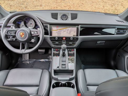 Certified 2026 Porsche Macan AWD/4WD image 21