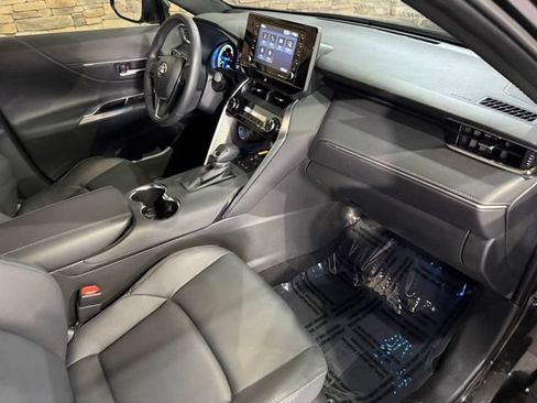 Used 2022 Toyota Venza XLE AWD/4WD image 3