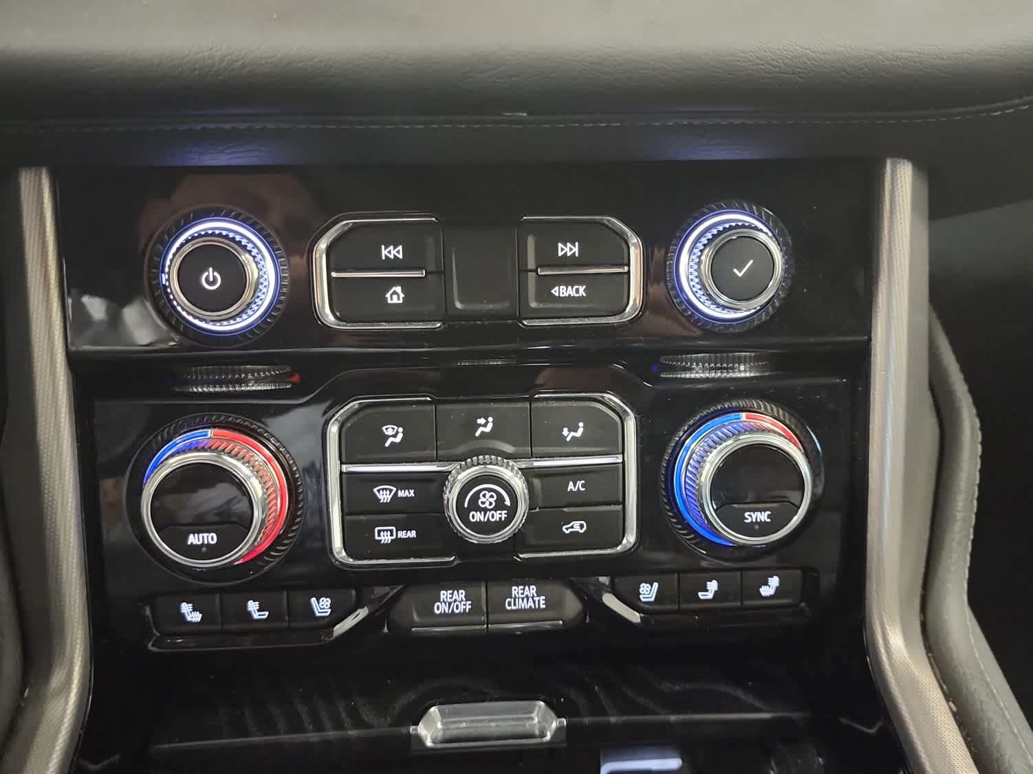 Used 2022 GMC Yukon Denali AWD/4WD image 8