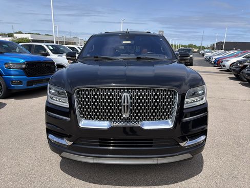 Used 2019 Lincoln Navigator Reserve w/ Cargo Package AWD/4WD image 3