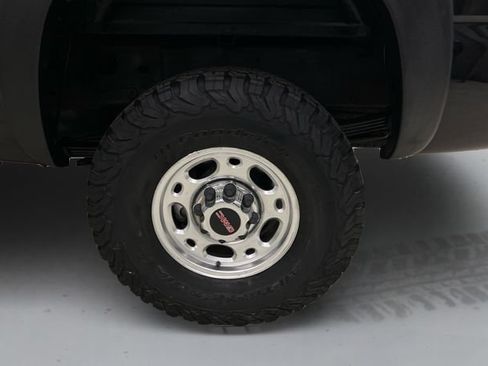 Used 2004 GMC Sierra 2500 SLT w/ Skid Plate Package AWD/4WD image 15