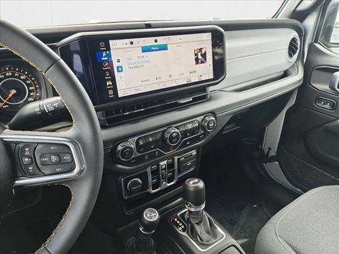 Used 2024 Jeep Wrangler Sahara image 15