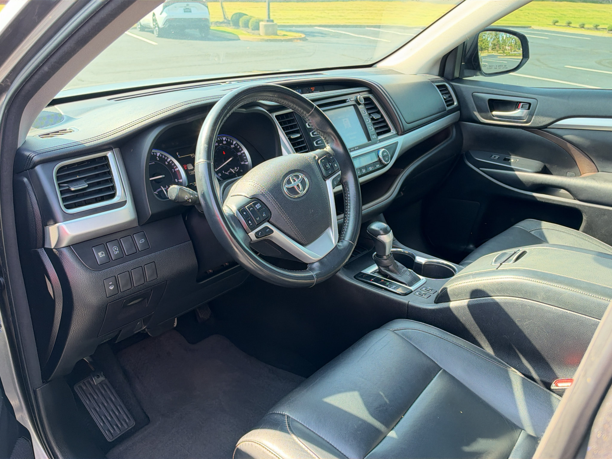 Used 2018 Toyota Highlander XLE FWD image 10