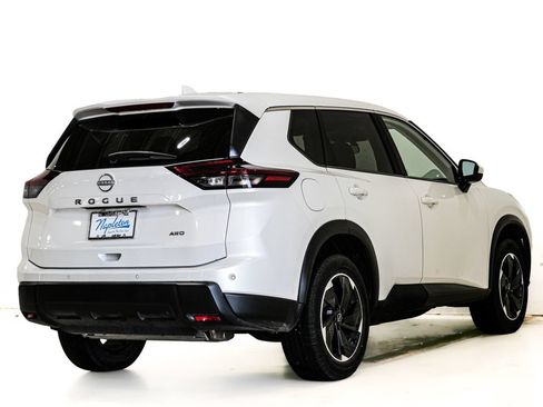 Used 2025 Nissan Rogue SV AWD/4WD image 6