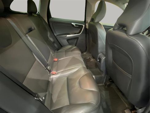 Used 2016 Volvo XC60 T5 Premier image 14
