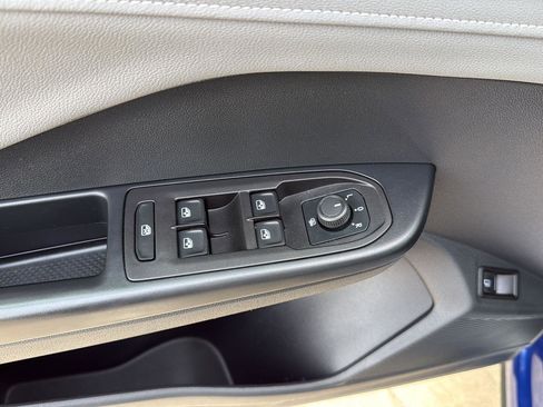 Used 2024 Volkswagen Taos SE image 14