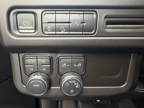 Used 2023 Chevrolet Tahoe Premier AWD/4WD image 27