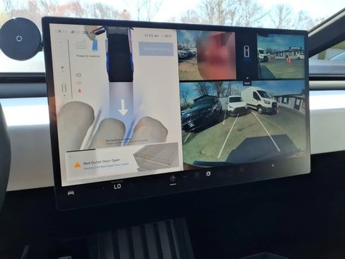 Used 2024 Tesla Cybertruck AWD Crew Cab image 32