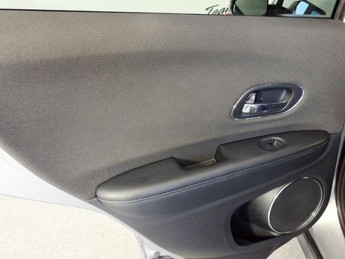 Used 2019 Honda HR-V EX image 11