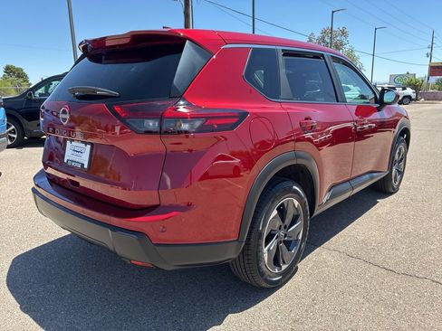 Used 2025 Nissan Rogue SV FWD image 5