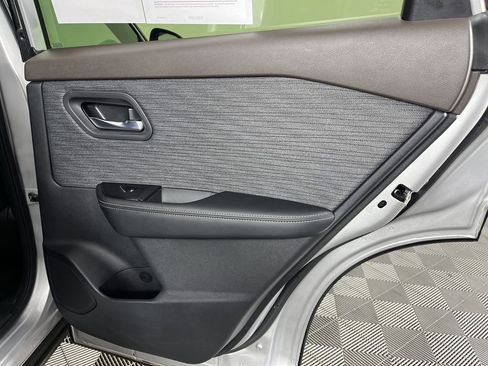 Used 2023 Nissan Rogue SV image 14