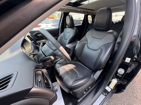 Used 2022 Jeep Cherokee Limited AWD/4WD image 9