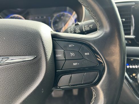 Used 2018 Chrysler Pacifica Touring Plus w/ S Appearance Package image 18