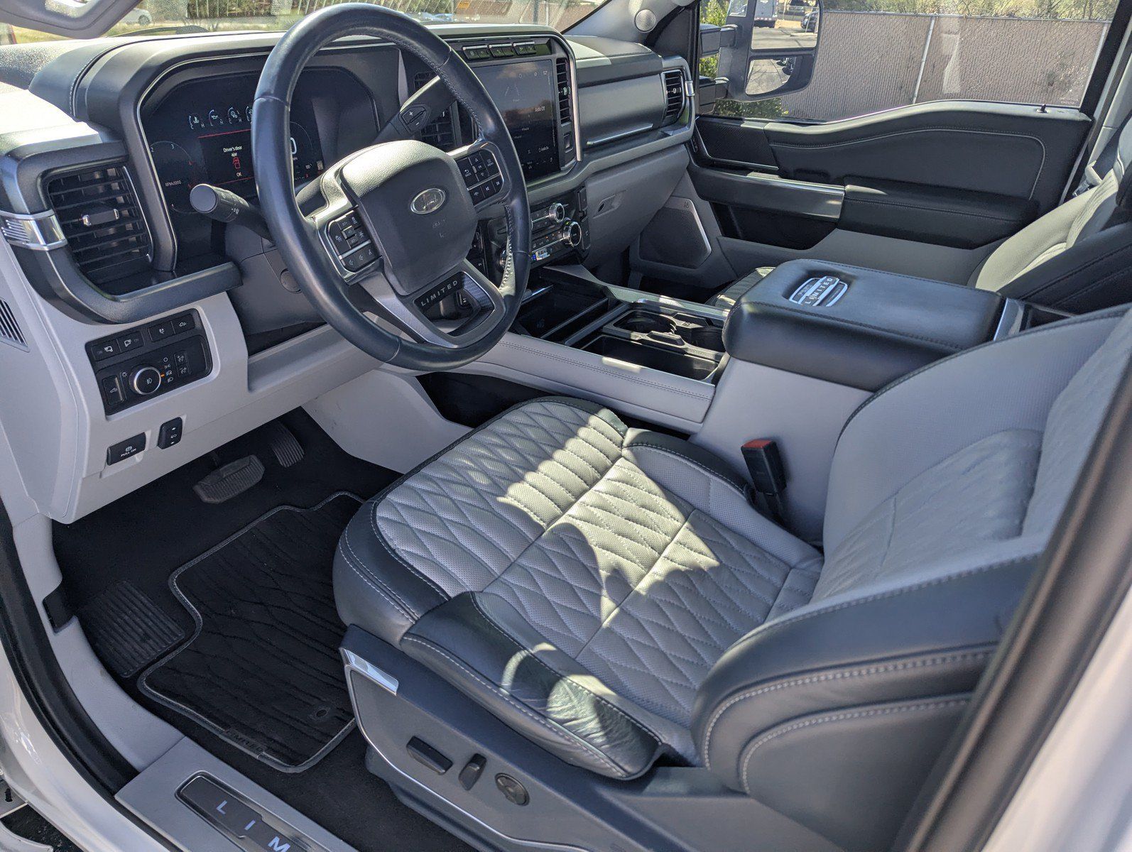 Used 2024 Ford F250 Limited w/ FX4 Off-Road Package AWD/4WD image 11