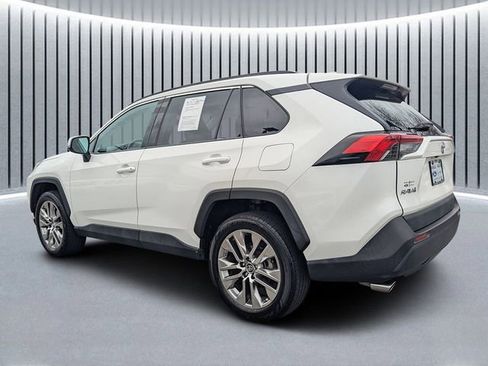 Used 2019 Toyota RAV4 XLE Premium image 6