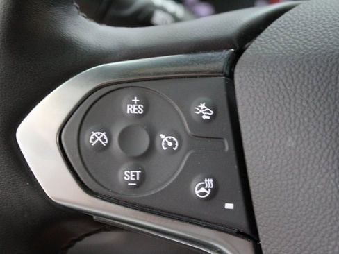 Used 2023 Chevrolet Traverse RS image 18