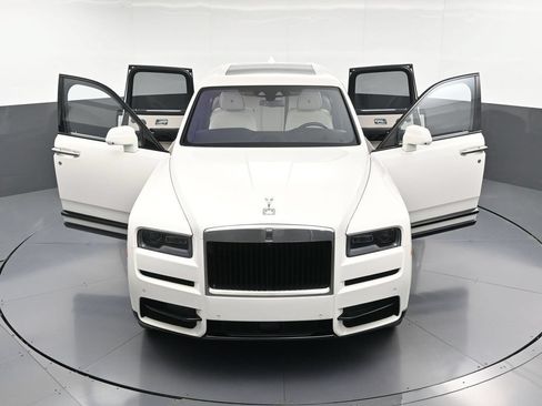 Certified 2022 Rolls-Royce Cullinan w/ Dark Exterior Package AWD/4WD image 38