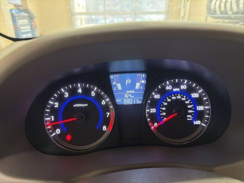 Used 2013 Hyundai Accent GLS w/ Premium Pkg image 14