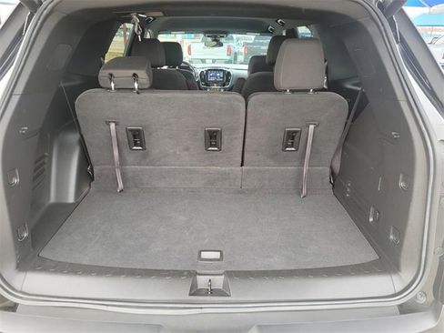 Used 2023 Chevrolet Traverse LT image 16