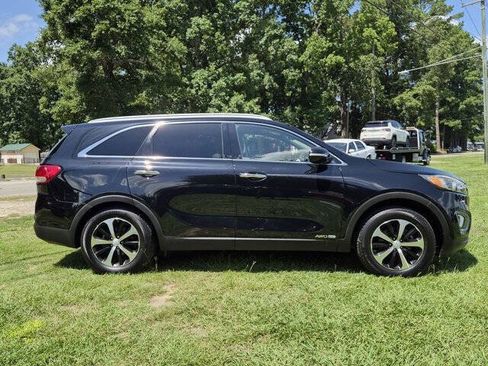 Used 2017 Kia Sorento EX AWD/4WD image 2