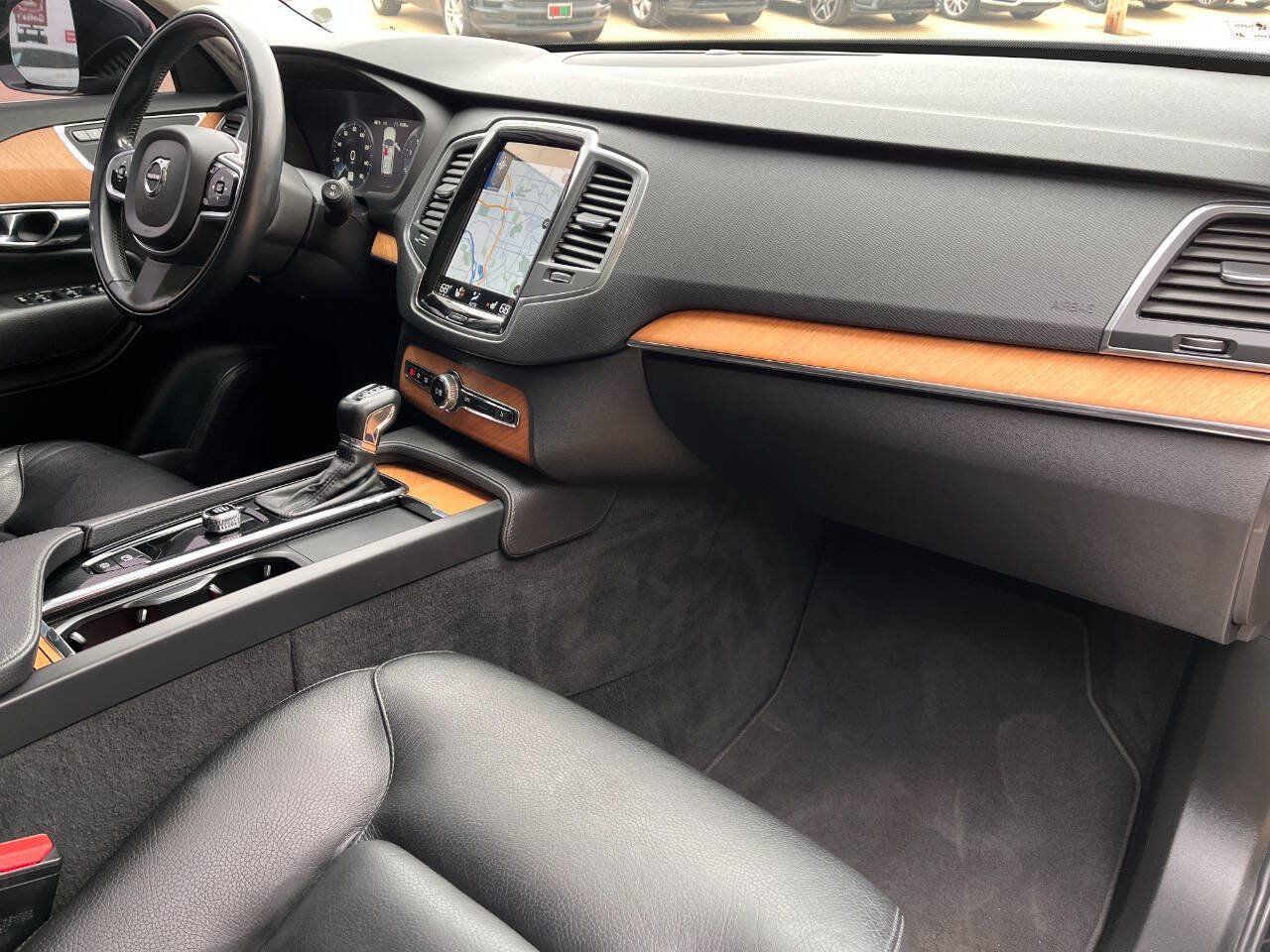 Used 2022 Volvo XC90 T6 Momentum w/ Climate Package AWD/4WD image 26