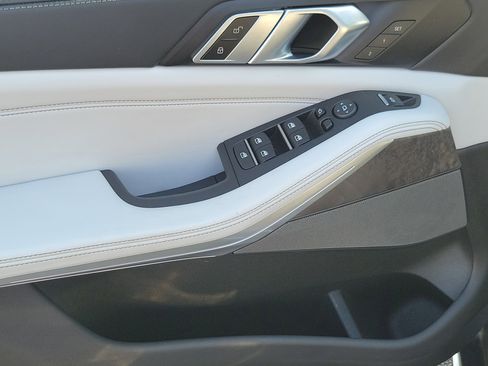 Used 2025 BMW X5 xDrive40i w/ Premium Package image 21