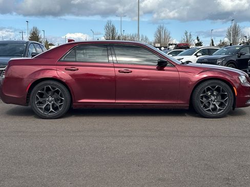 Used 2019 Chrysler 300 Touring w/ Sport Appearance Package image 3