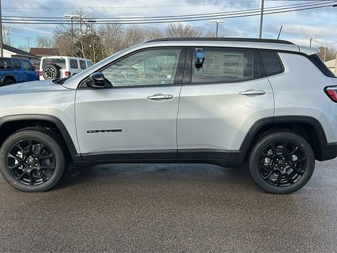 New 2026 Jeep Compass Latitude image 4