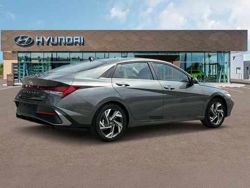 New 2025 Hyundai Elantra Limited FWD image 8