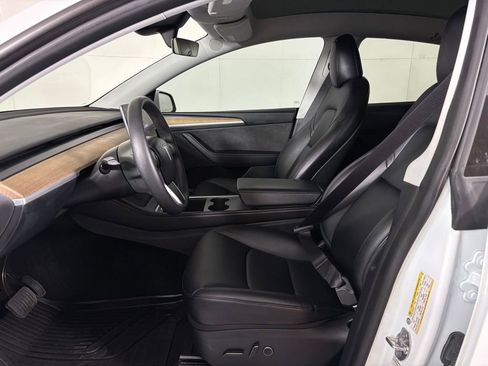 Used 2024 Tesla Model Y Long Range AWD/4WD image 13