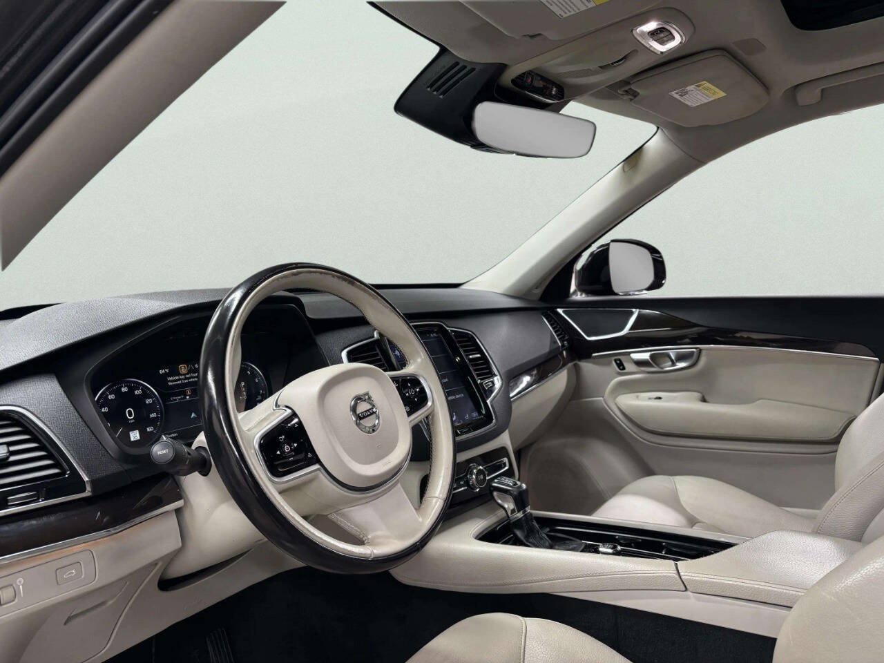 Used 2018 Volvo XC90 T5 Momentum w/ Convenience Package FWD image 15