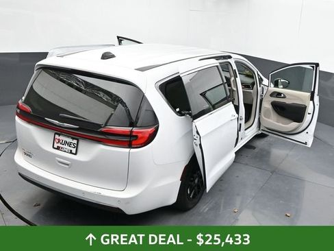 Used 2024 Chrysler Pacifica Touring-L FWD image 68