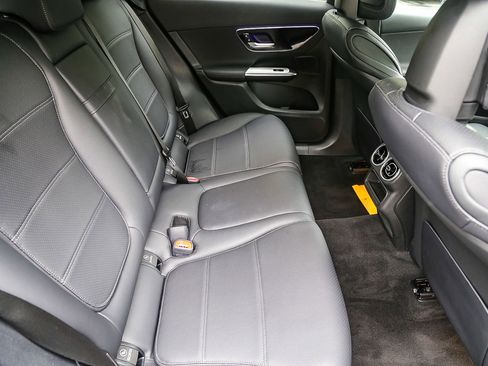 Used 2025 Mercedes-Benz GLC 350e 4MATIC image 15