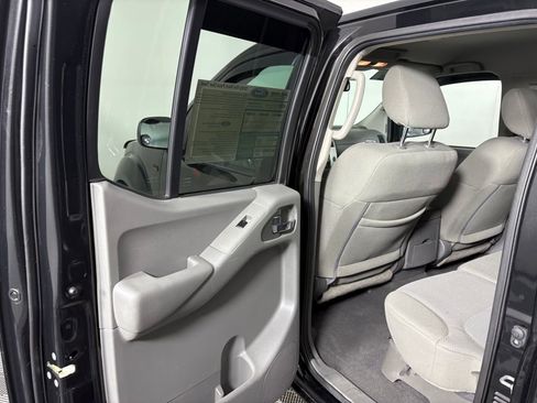 Used 2021 Nissan Frontier SV image 27