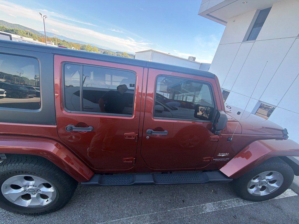 Used 2014 Jeep Wrangler Unlimited Sahara w/ Connectivity Group AWD/4WD image 11