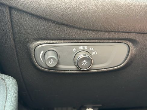 Used 2019 Chevrolet Equinox LT FWD image 19