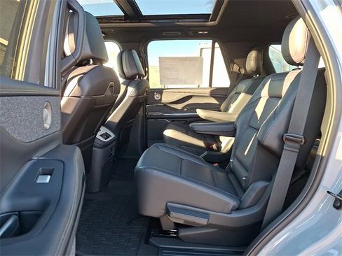 New 2025 Lincoln Navigator Reserve w/ Jet Appearance Package image 5