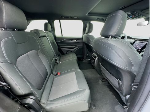 Used 2024 Jeep Grand Cherokee Laredo X RWD image 19