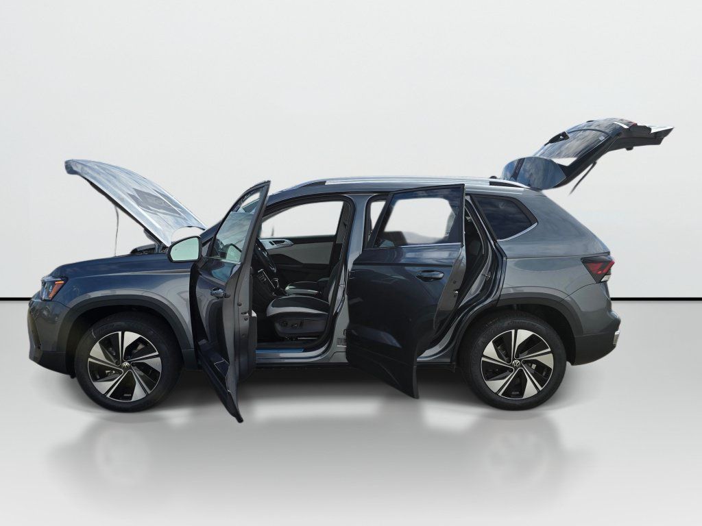 New 2026 Volkswagen Taos SE AWD/4WD image 9